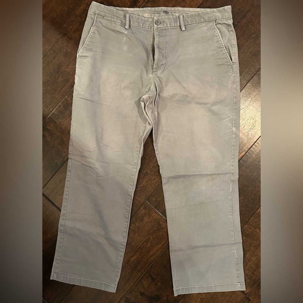 Old Navy chino pants khakis straight fit dark gray